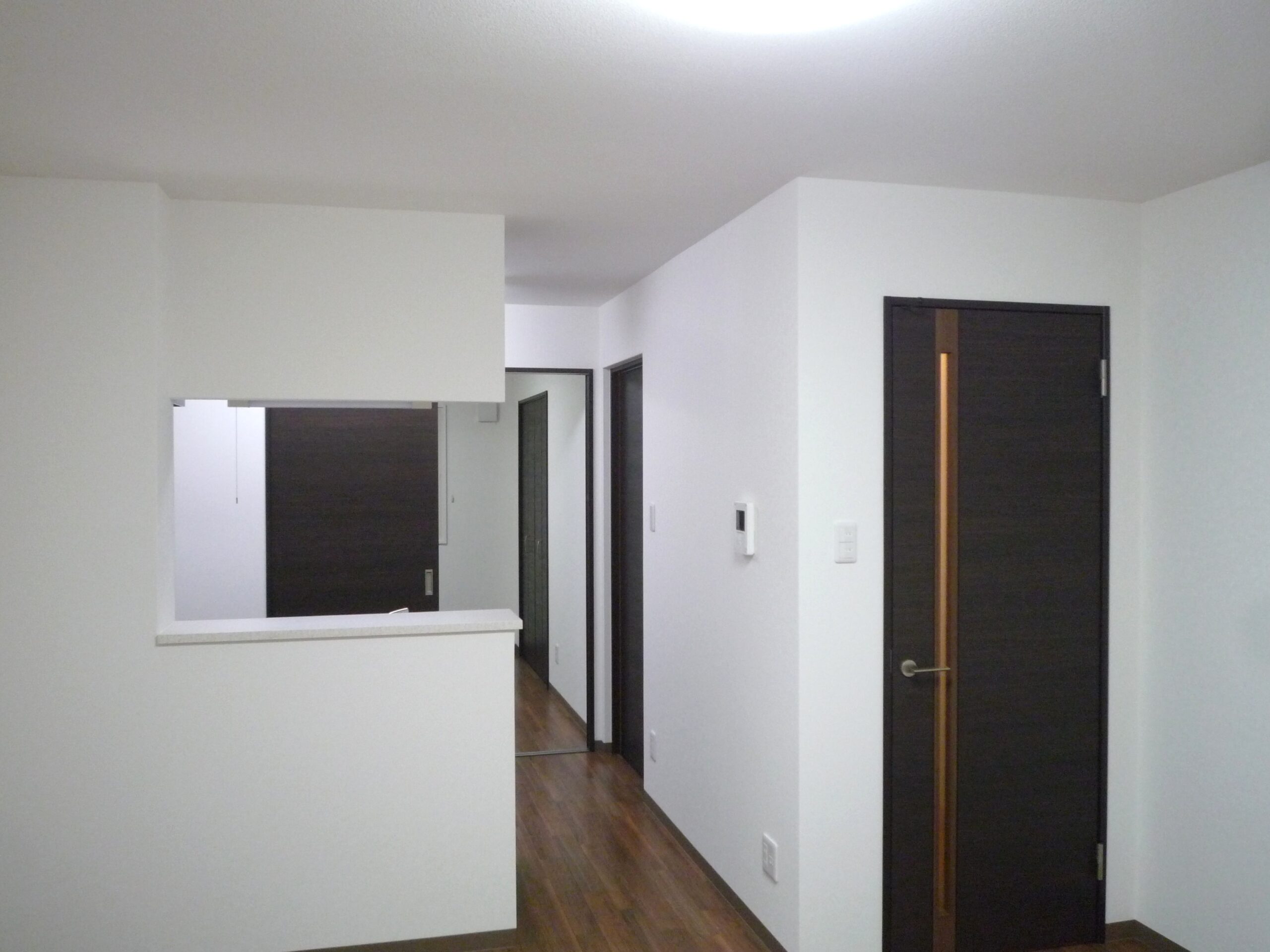 カウンターキッチンや廊下があるカウンターキッチン